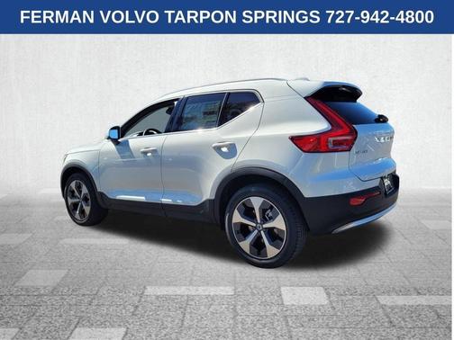 2025 Volvo XC40 B5 Core Bright Theme