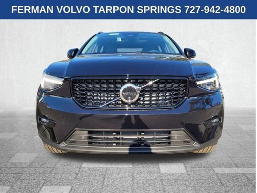 2025 Volvo XC40 B5 Ultra Dark Theme