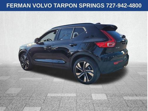 2025 Volvo XC40 B5 Ultra Dark Theme