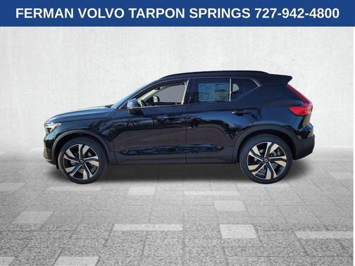 2025 Volvo XC40 B5 Ultra Dark Theme