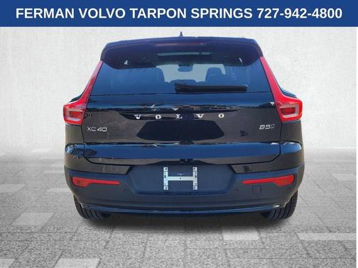 2025 Volvo XC40 B5 Ultra Dark Theme