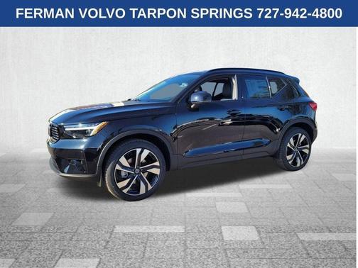 2025 Volvo XC40 B5 Ultra Dark Theme