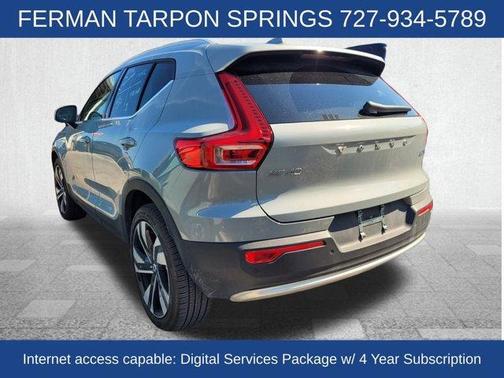 2024 Volvo XC40 B5 Plus Bright Theme