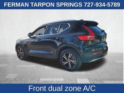 2025 Volvo XC40 B5 Core Bright Theme