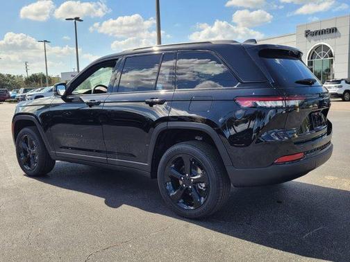 2025 Jeep Grand Cherokee Laredo