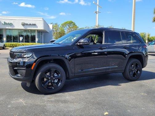 2025 Jeep Grand Cherokee Laredo