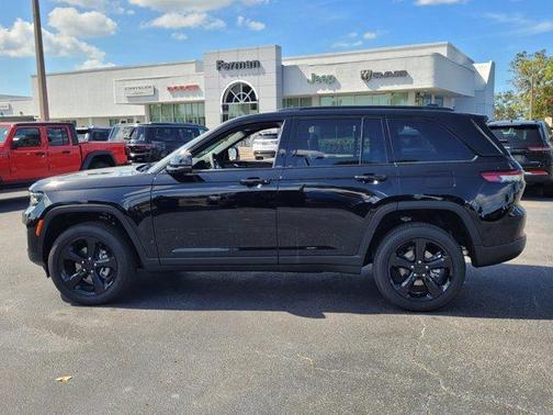 2025 Jeep Grand Cherokee Laredo