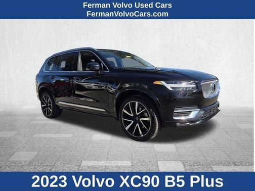 2023 Volvo XC90 B5 Plus