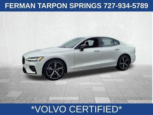 2024 Volvo S60 B5 Plus Dark Theme