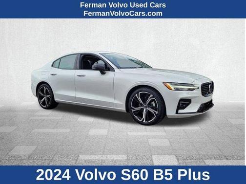 2024 Volvo S60 B5 Plus Dark Theme