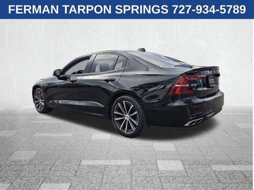 2022 Volvo S60 B5 Momentum