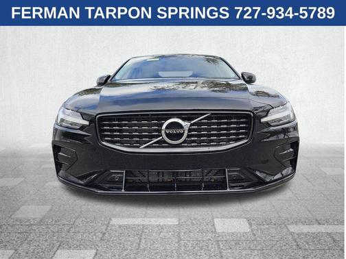 2022 Volvo S60 MOMENTUM