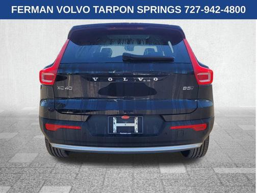 2025 Volvo XC40 B5 Core Bright Theme
