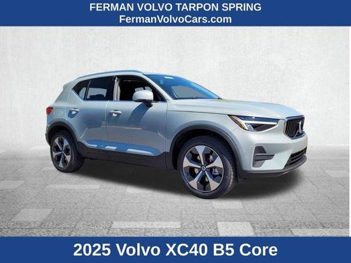 2025 Volvo XC40 B5 Core Bright Theme