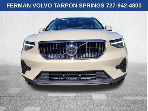 2025 Volvo XC40 B5 Ultra Bright Theme