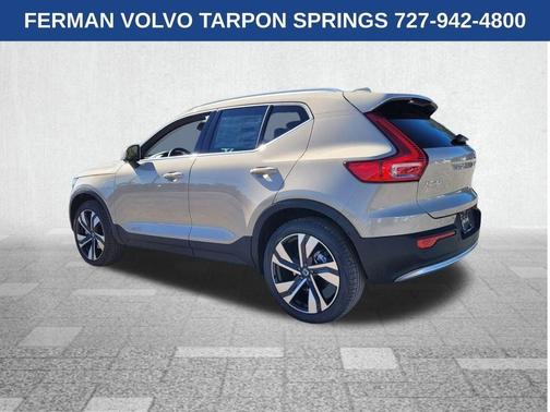 2025 Volvo XC40 B5 Ultra Bright Theme