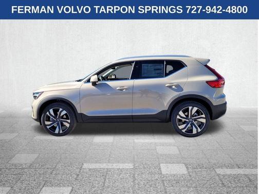 2025 Volvo XC40 B5 Ultra Bright Theme