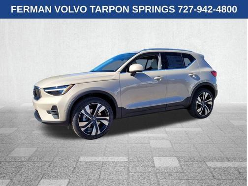 2025 Volvo XC40 B5 Ultra Bright Theme