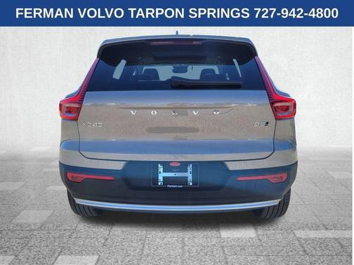 2025 Volvo XC40 B5 Ultra Bright Theme