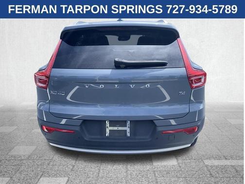 Gray 2022 Volvo XC40 T4 Inscription