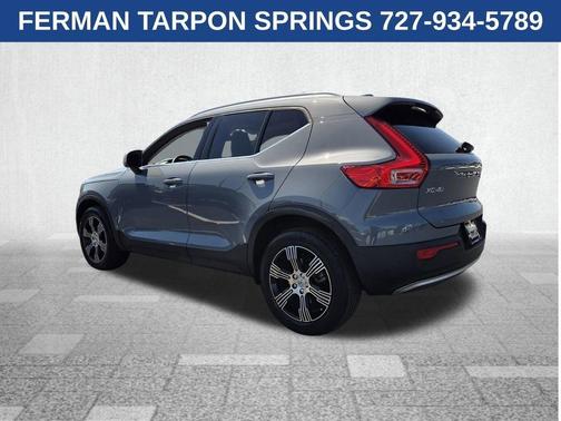 Gray 2022 Volvo XC40 T4 Inscription