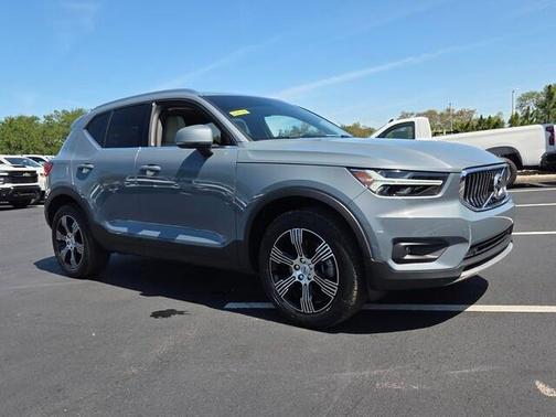 Gray 2022 Volvo XC40 T4 Inscription