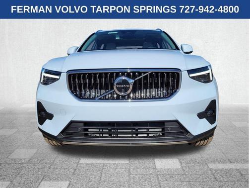 2025 Volvo XC40 B5 Plus Bright Theme
