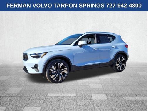 2025 Volvo XC40 B5 Plus Bright Theme