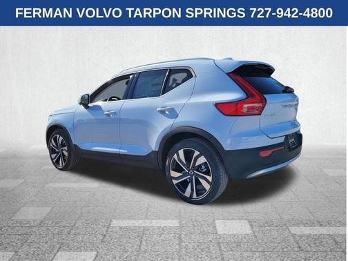 2025 Volvo XC40 B5 Plus Bright Theme