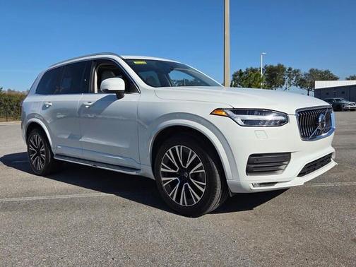 2021 Volvo XC90 T6 Momentum 7 Passenger