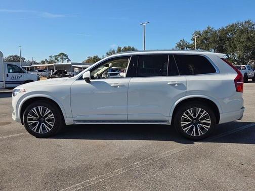 2021 Volvo XC90 T6 Momentum 7 Passenger