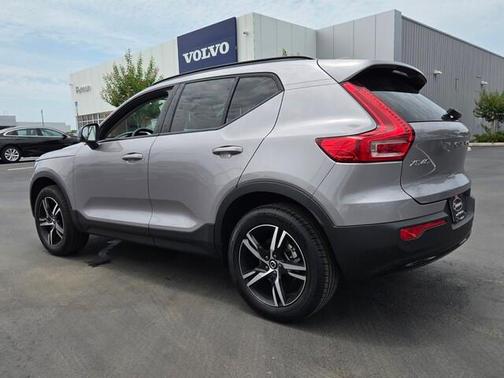 Silver 2026 Volvo XC40 B4 Core