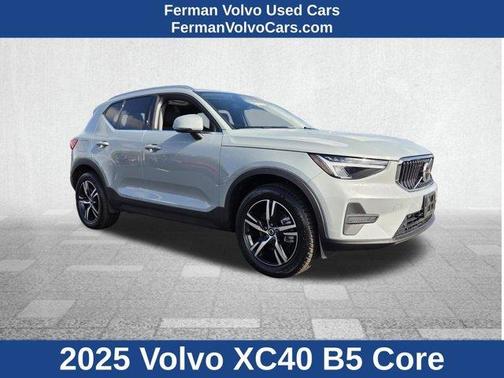 2025 Volvo XC40 B5 Core Bright Theme