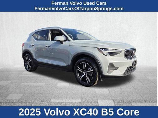 2025 Volvo XC40 B5 Core Bright Theme