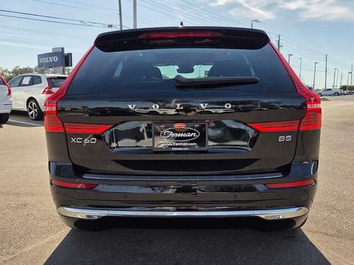 2023 Volvo XC60 B5 Ultimate Bright Theme