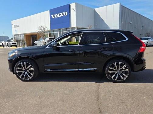 Black 2023 Volvo XC60 B5 Ultimate Bright Theme