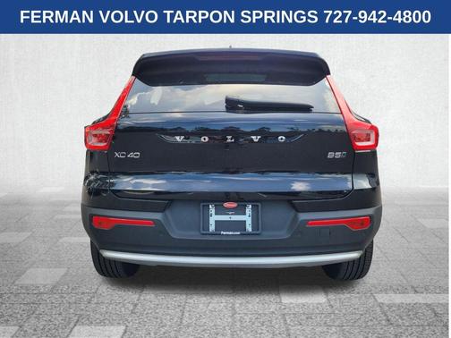2025 Volvo XC40 B5 Core Bright Theme