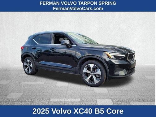 2025 Volvo XC40 B5 Core Bright Theme