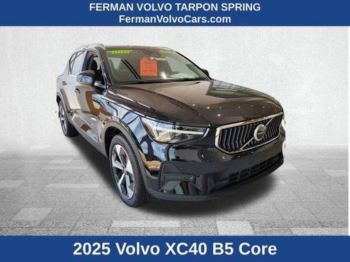 2025 Volvo XC40 B5 Core Bright Theme
