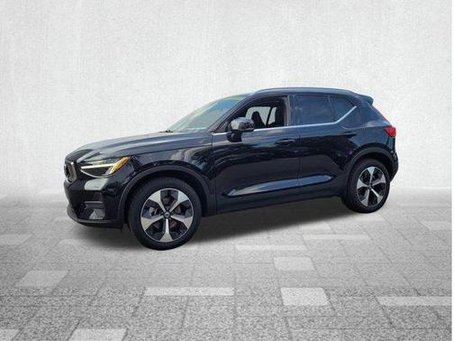 2025 Volvo XC40 B5 Core Bright Theme