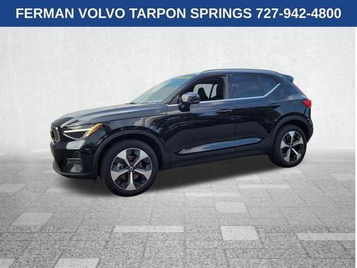 2025 Volvo XC40 B5 Core Bright Theme