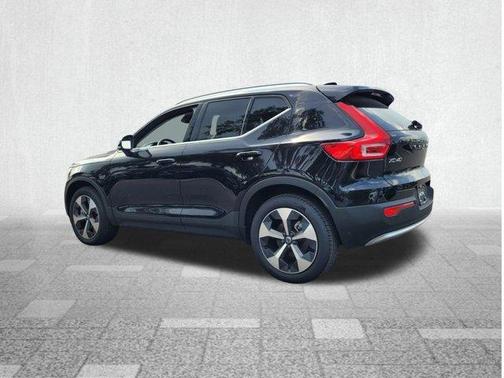 2025 Volvo XC40 B5 Core Bright Theme