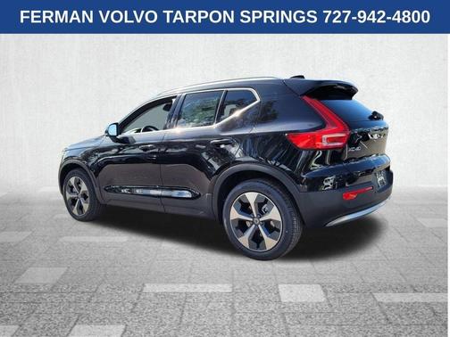 2025 Volvo XC40 B5 Core Bright Theme