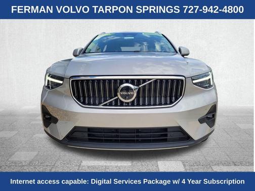 2025 Volvo XC40 B5 Ultra Bright Theme