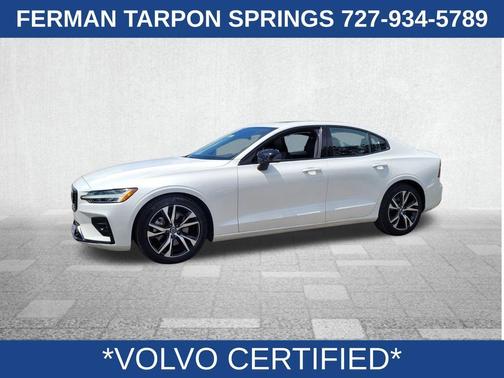 2024 Volvo S60 B5 Core Dark Theme