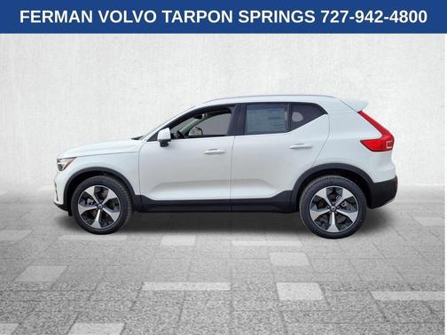 2025 Volvo XC40 B5 Core Bright Theme