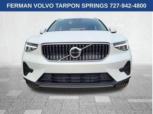 2025 Volvo XC40 B5 Core Bright Theme