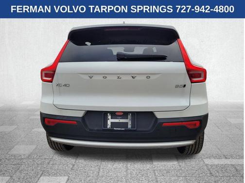 2025 Volvo XC40 B5 Core Bright Theme