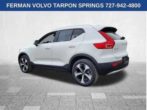2025 Volvo XC40 B5 Core Bright Theme