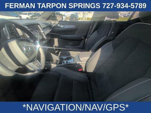 2025 Volvo XC40 B5 Plus Dark Theme